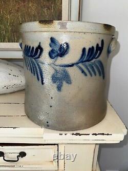 Gorgeous 3 Gallone Stoneware Crock withLeaf and Flowe Design