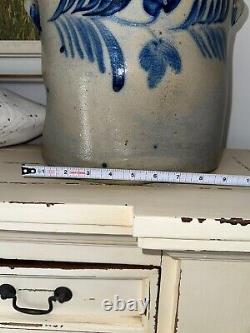 Gorgeous 3 Gallone Stoneware Crock withLeaf and Flowe Design